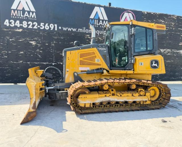 2022 Deere 700L LGP w/ 6 Way Blade & Enclosed Cab